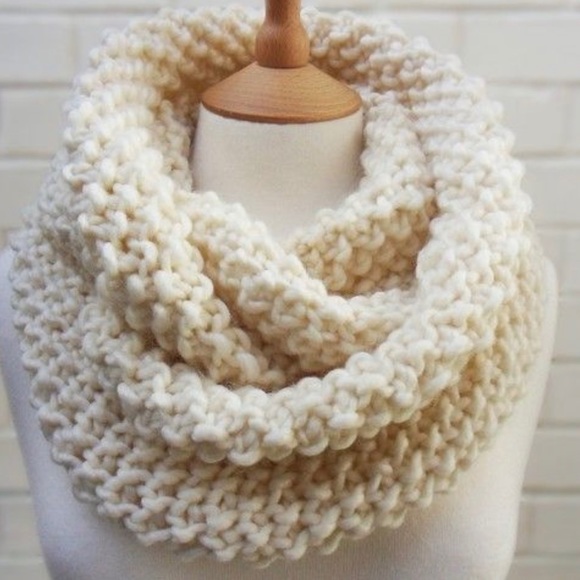 🆕 Chunky Honeycomb Knit Infinity Scarf - Picture 2 of 3